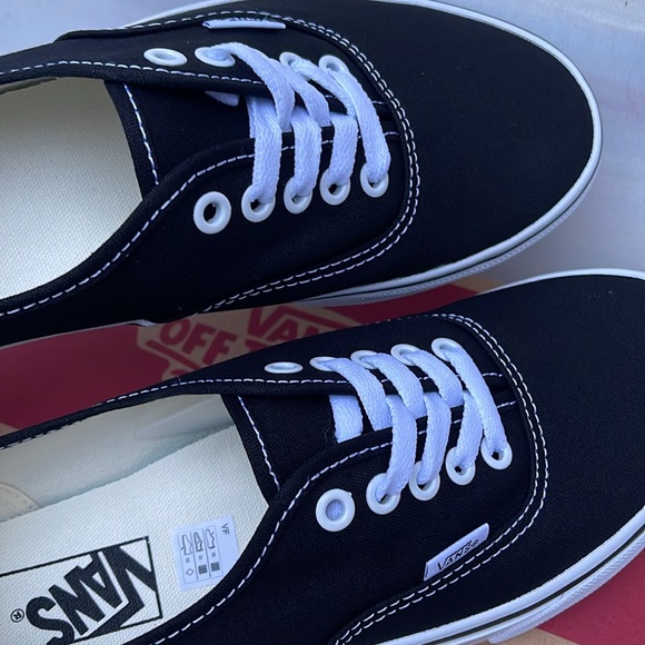 Vans WMNS Authentic Black
VN000EE3BLK Sneakers - Picture 15 of 16